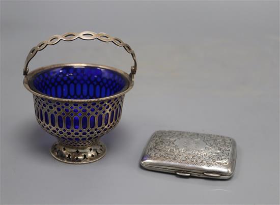 An Edwardian silver sugar basket, with blue glass liner(chip to rim) and an engraved silver cigarette case, 4.5 oz.